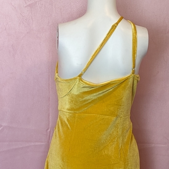 Golden Yellow Velvet One Shoulder Twist Front Fringe Hem Mini Dress size Large - Picture 6 of 9
